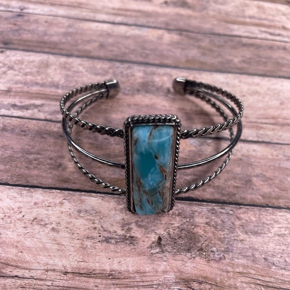 Turquoise cuff bracelet - Picture 2 of 2